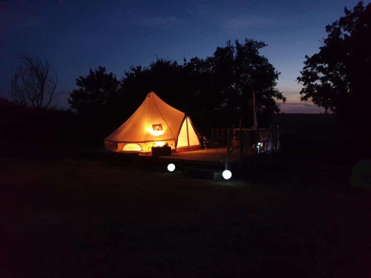 Camping La Petite Houmee Curzay-sur-Vonne Екстер'єр фото