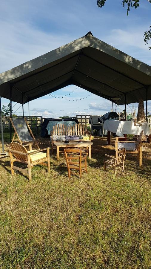 Camping La Petite Houmee Curzay-sur-Vonne Екстер'єр фото