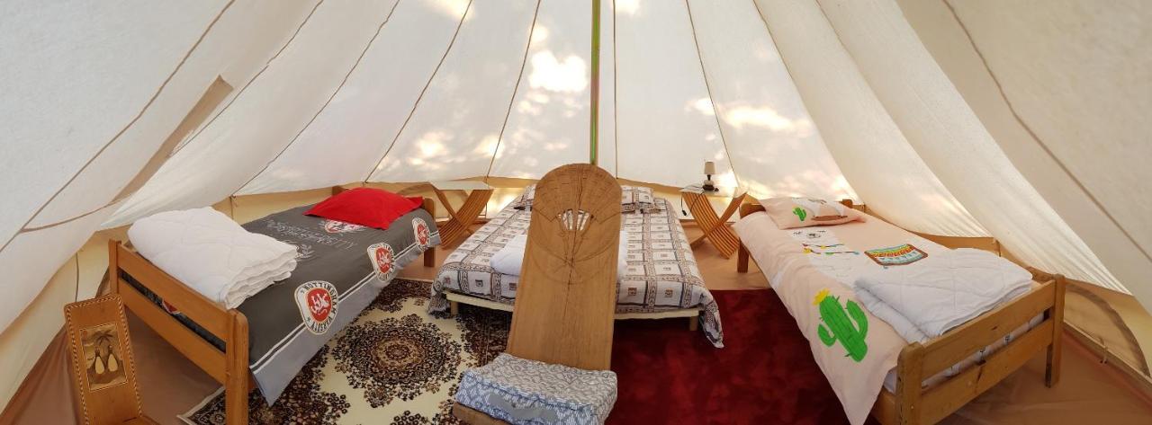 Camping La Petite Houmee Curzay-sur-Vonne Екстер'єр фото