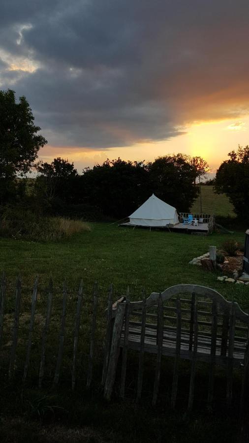 Camping La Petite Houmee Curzay-sur-Vonne Екстер'єр фото