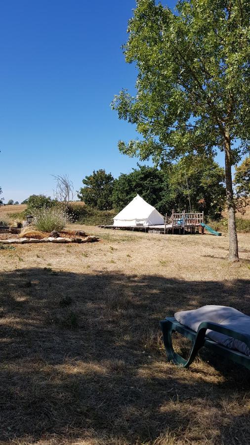 Camping La Petite Houmee Curzay-sur-Vonne Екстер'єр фото